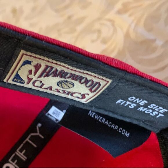 New Era 9Fifty Miami Heat Cap Hat Strapback OSFA tear in front see 2nd pic - Picture 3 of 6